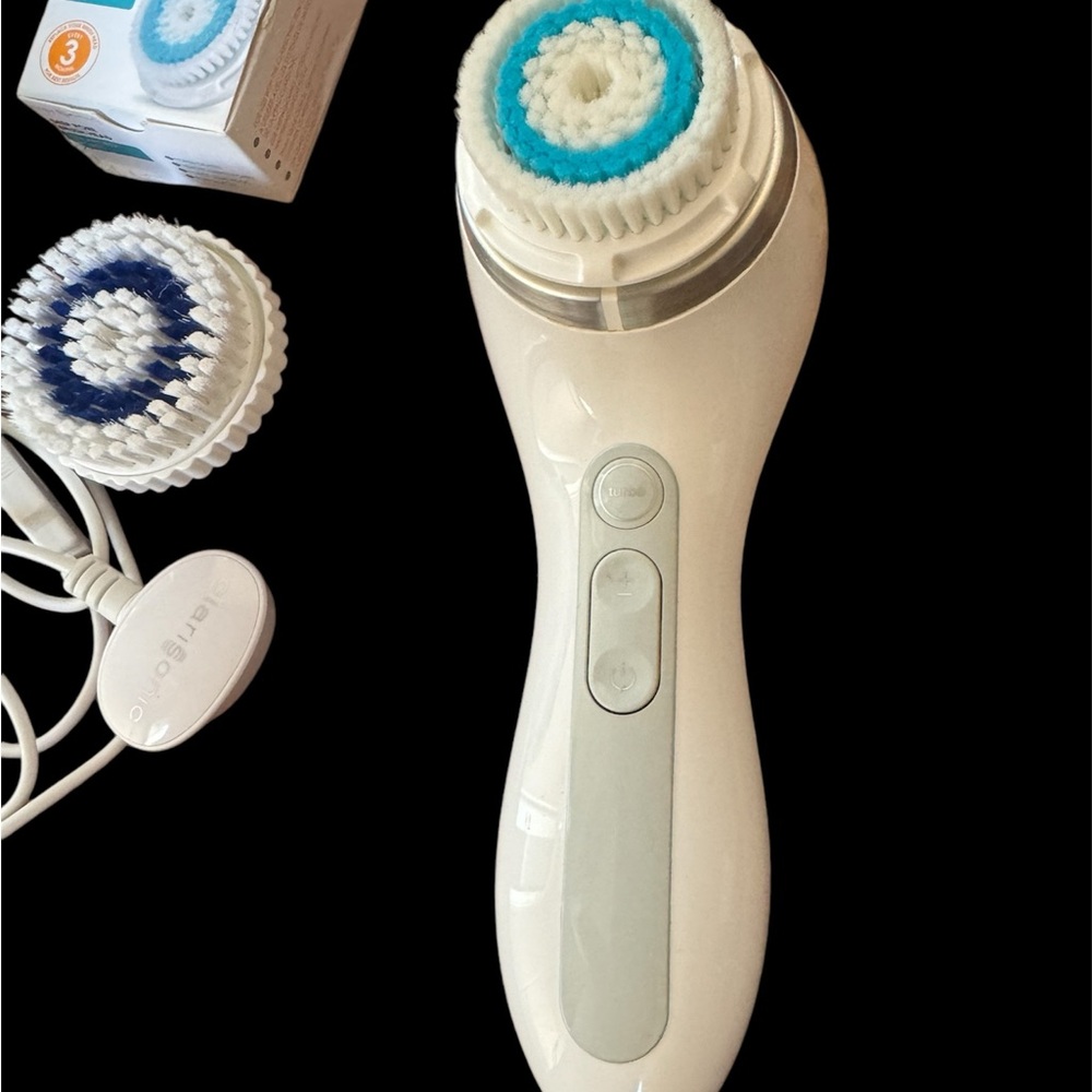 Clarisonic brush - Picture 3 of 3